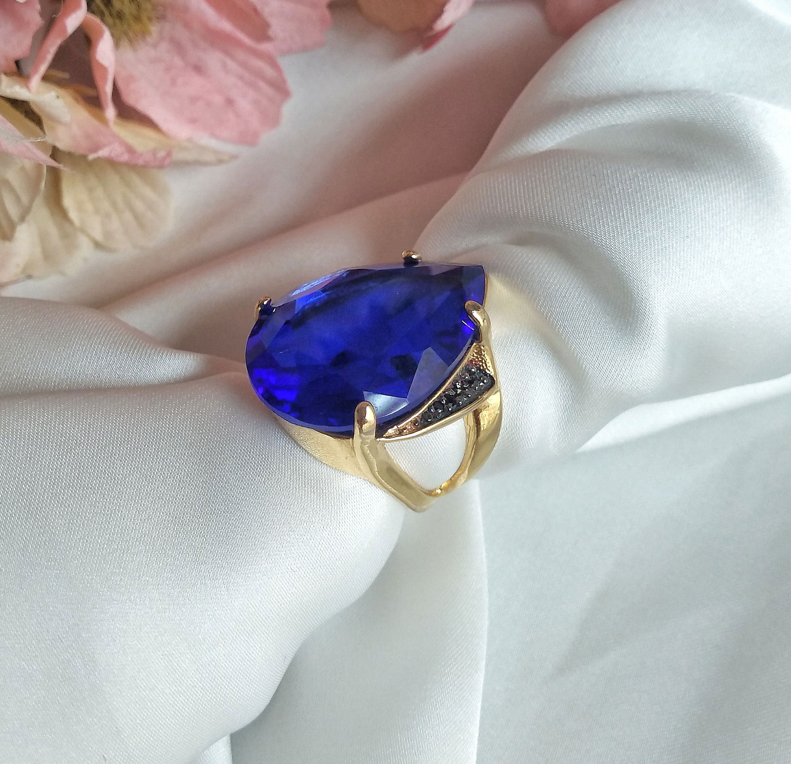 Son Steals A Family Heirloom To Propose, And Then Accuses His Dad Of Ruining His Life Son Steals A Family Heirloom To Propose, And Then Accuses His Dad Of Ruining His Life