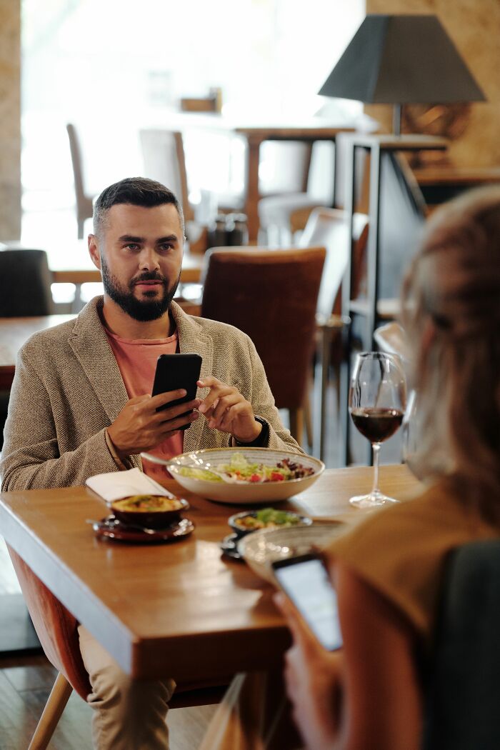 37 Stories From Women Who Married Rich And Found Out That This Kind Of Relationship Isn&rsquo;t Sweet