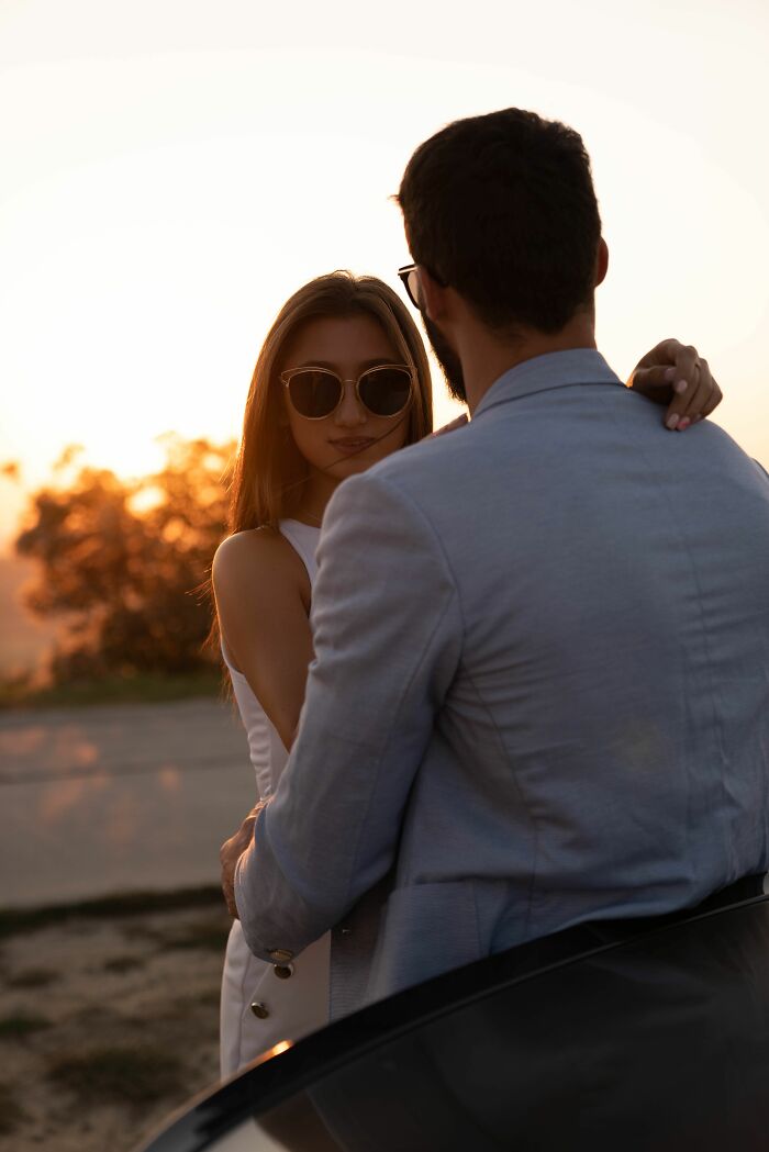 37 Stories From Women Who Married Rich And Found Out That This Kind Of Relationship Isn&rsquo;t Sweet