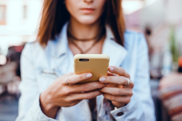 Woman Notices Her Friend Keeps Acting Stranger And Stranger, Finally Understands Why