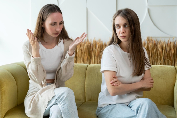 Woman Notices Her Friend Keeps Acting Stranger And Stranger, Finally Understands Why