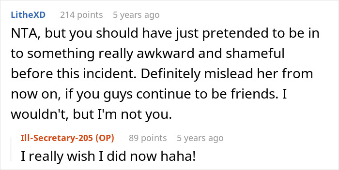 Woman Notices Her Friend Keeps Acting Stranger And Stranger, Finally Understands Why
