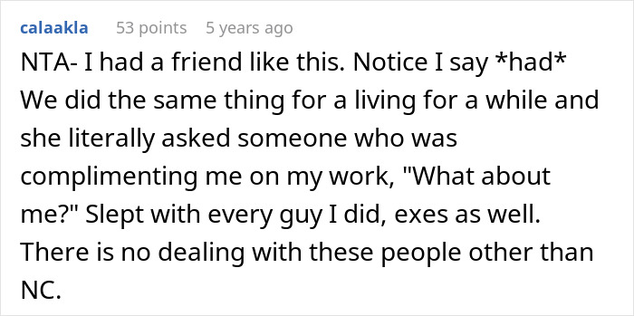 Woman Notices Her Friend Keeps Acting Stranger And Stranger, Finally Understands Why