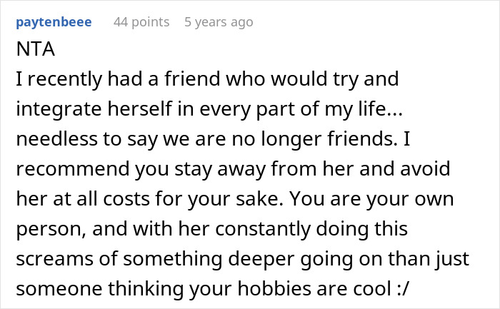 Woman Notices Her Friend Keeps Acting Stranger And Stranger, Finally Understands Why