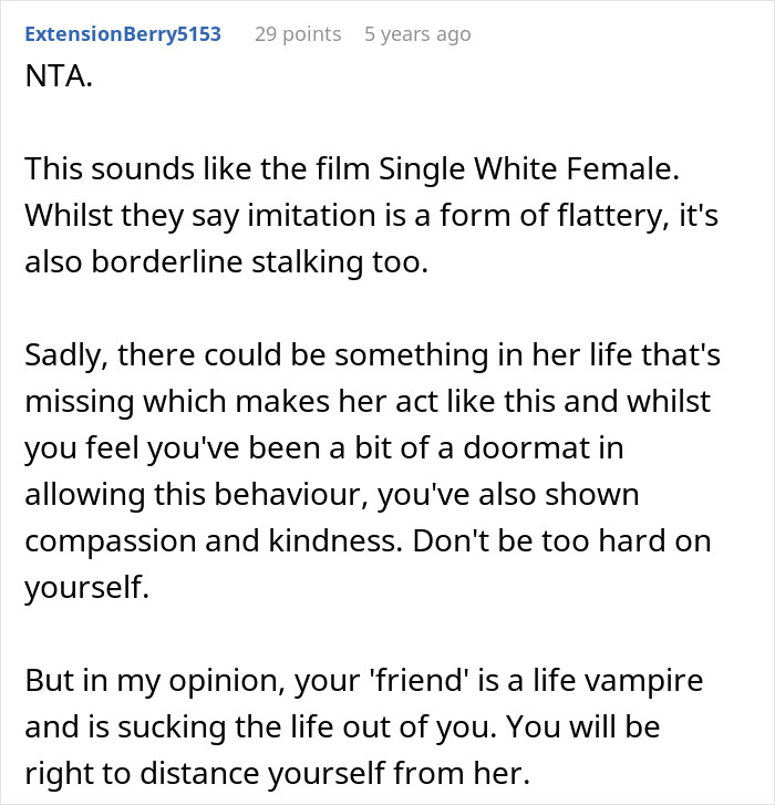 Woman Notices Her Friend Keeps Acting Stranger And Stranger, Finally Understands Why