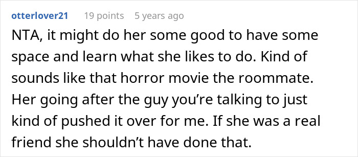 Woman Notices Her Friend Keeps Acting Stranger And Stranger, Finally Understands Why