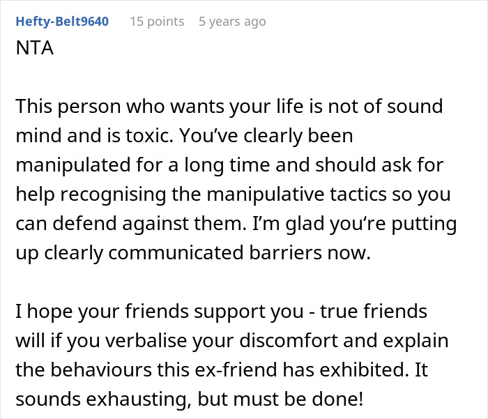 Woman Notices Her Friend Keeps Acting Stranger And Stranger, Finally Understands Why