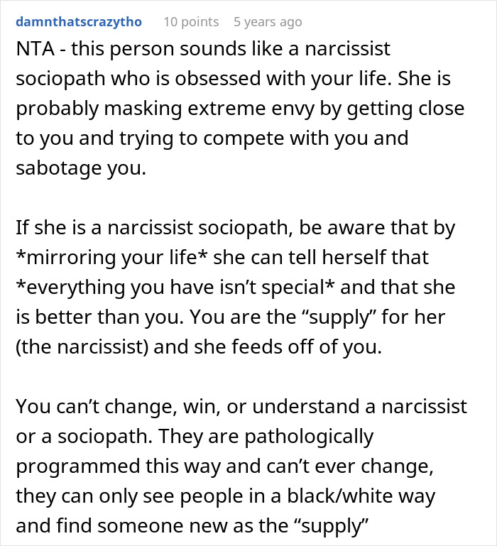 Woman Notices Her Friend Keeps Acting Stranger And Stranger, Finally Understands Why