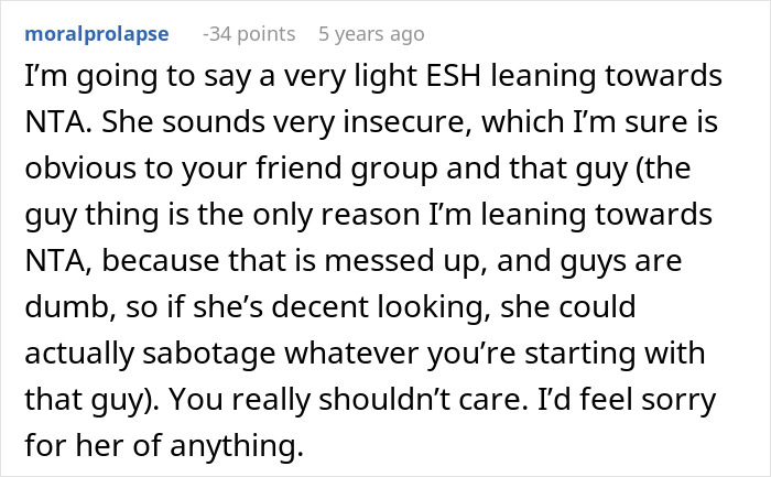 Woman Notices Her Friend Keeps Acting Stranger And Stranger, Finally Understands Why