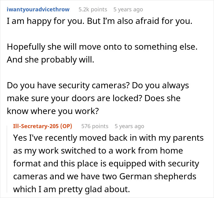 Woman Notices Her Friend Keeps Acting Stranger And Stranger, Finally Understands Why