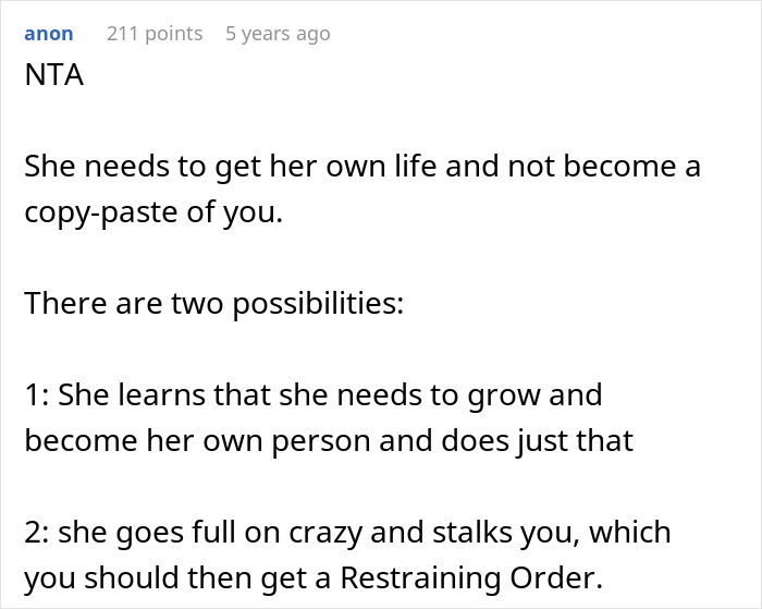 Woman Notices Her Friend Keeps Acting Stranger And Stranger, Finally Understands Why