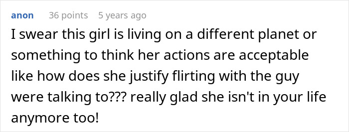 Woman Notices Her Friend Keeps Acting Stranger And Stranger, Finally Understands Why