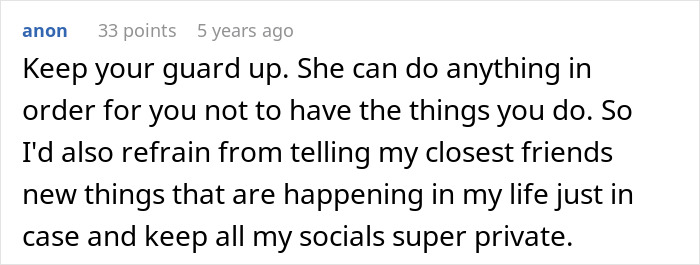 Woman Notices Her Friend Keeps Acting Stranger And Stranger, Finally Understands Why