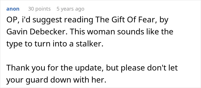 Woman Notices Her Friend Keeps Acting Stranger And Stranger, Finally Understands Why