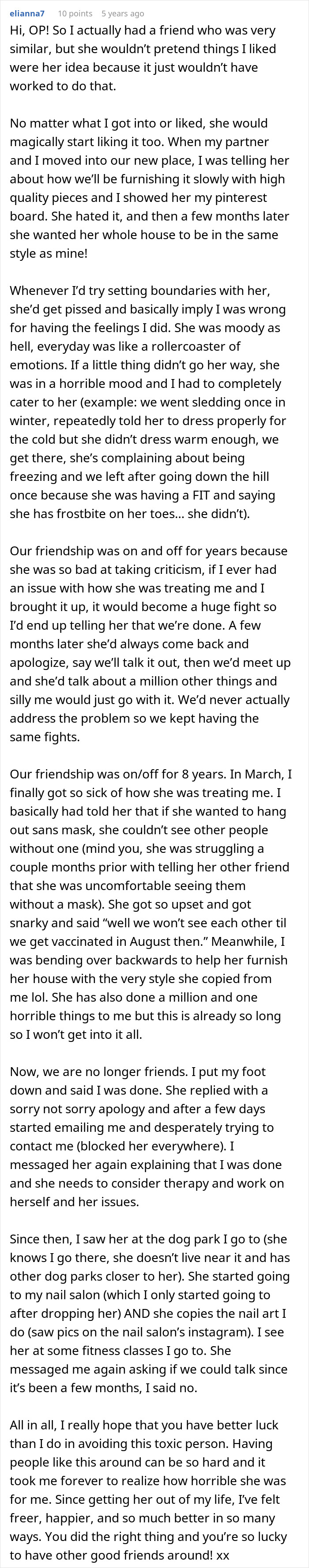 Woman Notices Her Friend Keeps Acting Stranger And Stranger, Finally Understands Why