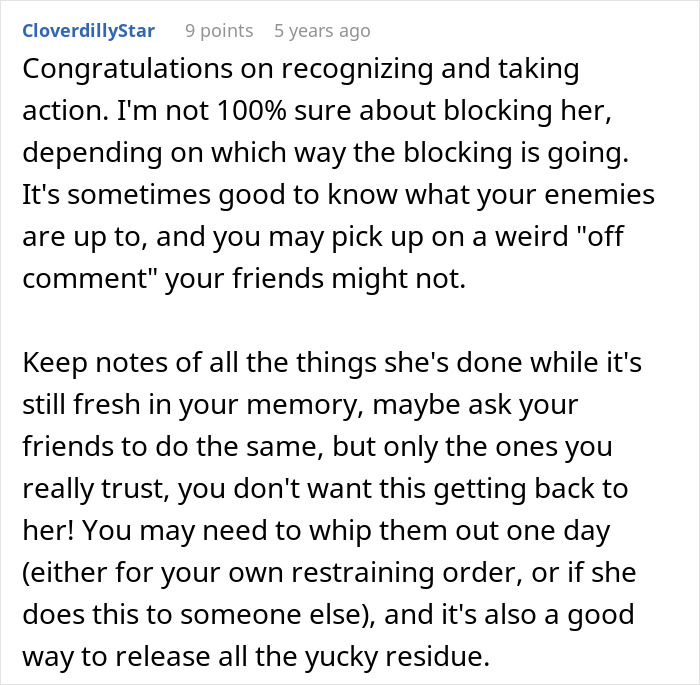 Woman Notices Her Friend Keeps Acting Stranger And Stranger, Finally Understands Why