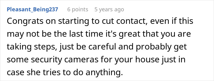 Woman Notices Her Friend Keeps Acting Stranger And Stranger, Finally Understands Why