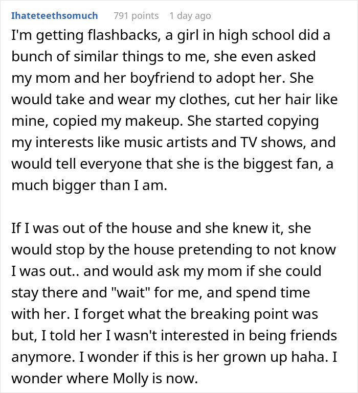 Woman Notices Her Friend Keeps Acting Stranger And Stranger, Finally Understands Why
