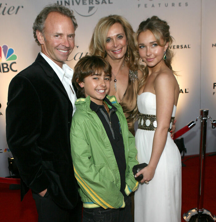 Hayden Panettiere’s “Devastating” Childhood History Resurfaces After Her Sudden Passing At 36 Hayden Panettiere’s “Devastating” Childhood History Resurfaces After Her Sudden Passing At 36