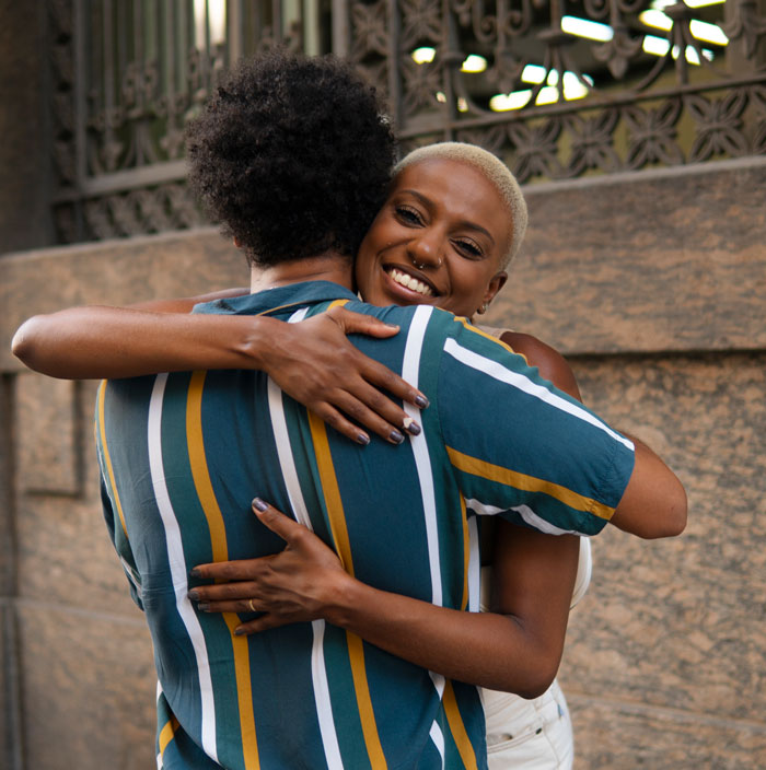 Woman Won’t Play MOH For Twin And Her Childhood Bully, Fam Asks Questions As The Truth Comes Out Woman Won’t Play MOH For Twin And Her Childhood Bully, Fam Asks Questions As The Truth Comes Out