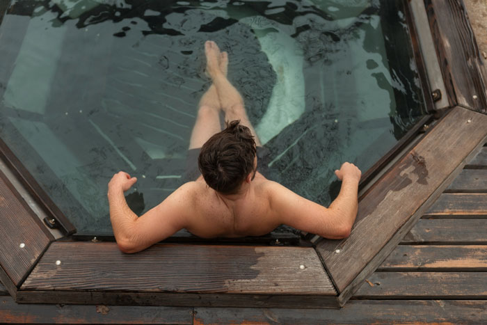 Parents Deny Guy’s Brother Access To Pool He Paid For, So He Buys A Hot Tub For The Boys Instead Parents Deny Guy’s Brother Access To Pool He Paid For, So He Buys A Hot Tub For The Boys Instead