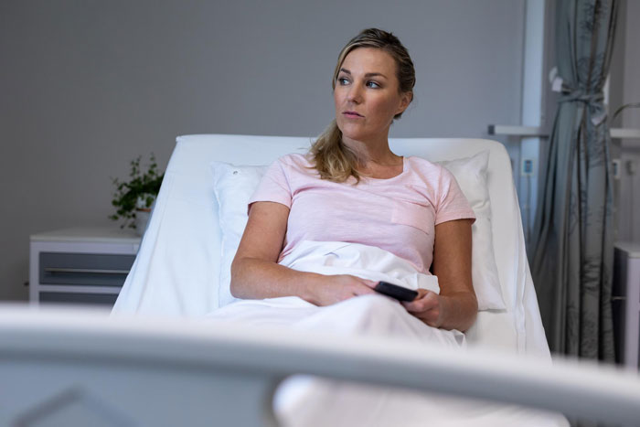Woman Rushed To ICU After Medical Emergency, Can’t Believe Fiancé Waits Until The Next Day To Visit Woman Rushed To ICU After Medical Emergency, Can’t Believe Fiancé Waits Until The Next Day To Visit