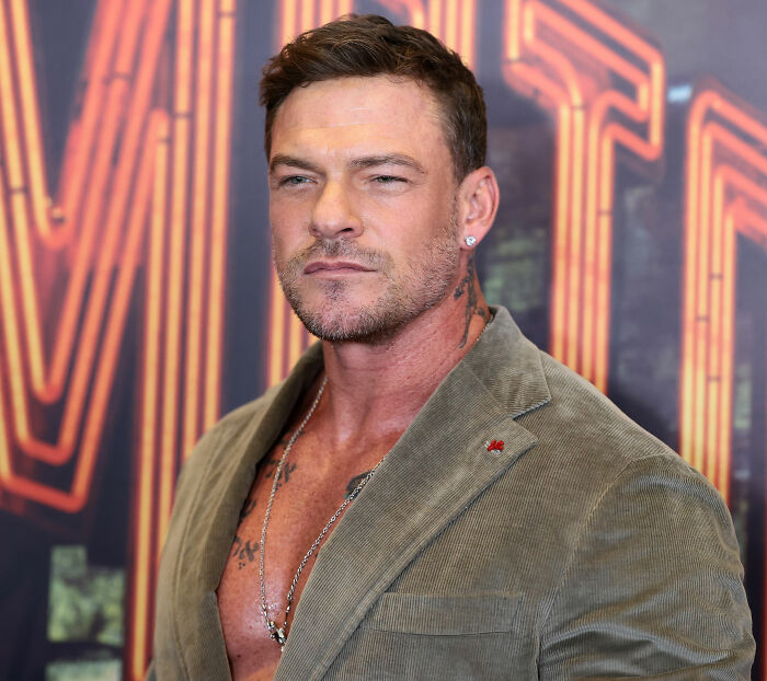 Alan Ritchson&rsquo;s Shirtless Moment Sets The Internet Ablaze As Fans Mock Predictable Trend: “Every Season”