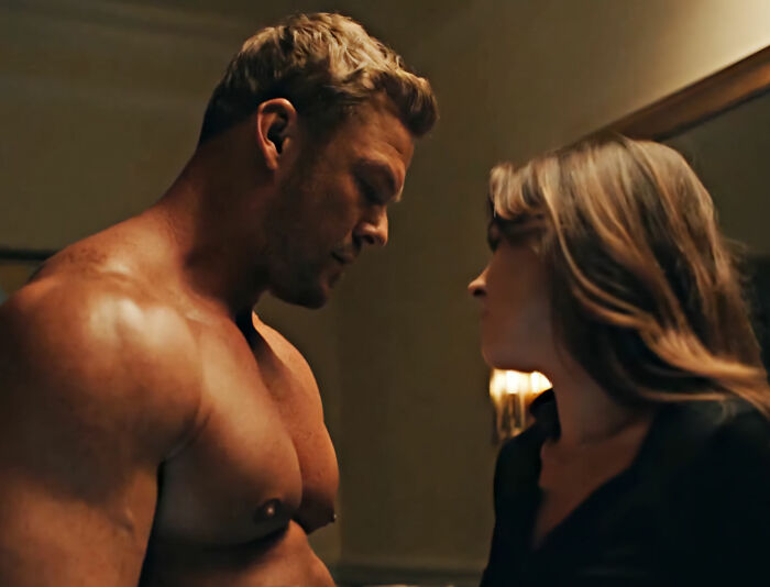 Alan Ritchson&rsquo;s Shirtless Moment Sets The Internet Ablaze As Fans Mock Predictable Trend: “Every Season”