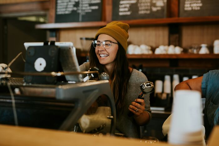 49 Retail Workers Share Customer Interactions That Made Them Question Humanity 49 Retail Workers Share Customer Interactions That Made Them Question Humanity