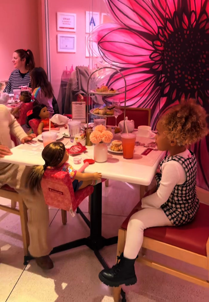 Kids Spend Their Mornings Reading And Exercising, Netizens Criticize Mom Until She Shows Results Kids Spend Their Mornings Reading And Exercising, Netizens Criticize Mom Until She Shows Results