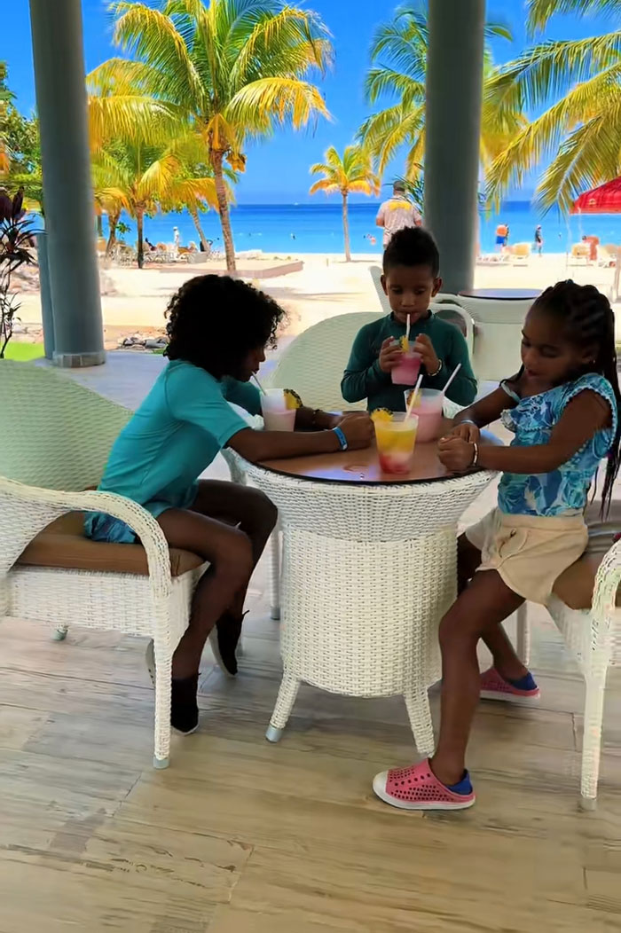 Kids Spend Their Mornings Reading And Exercising, Netizens Criticize Mom Until She Shows Results Kids Spend Their Mornings Reading And Exercising, Netizens Criticize Mom Until She Shows Results
