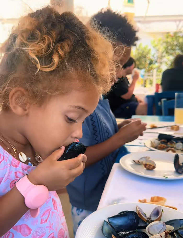Kids Spend Their Mornings Reading And Exercising, Netizens Criticize Mom Until She Shows Results Kids Spend Their Mornings Reading And Exercising, Netizens Criticize Mom Until She Shows Results