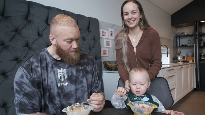 Game Of Thrones’ The Mountain Is 6’9”, His Wife Is 5’2”, And She Has An Answer For Curious Fans Game Of Thrones’ The Mountain Is 6’9”, His Wife Is 5’2”, And She Has An Answer For Curious Fans