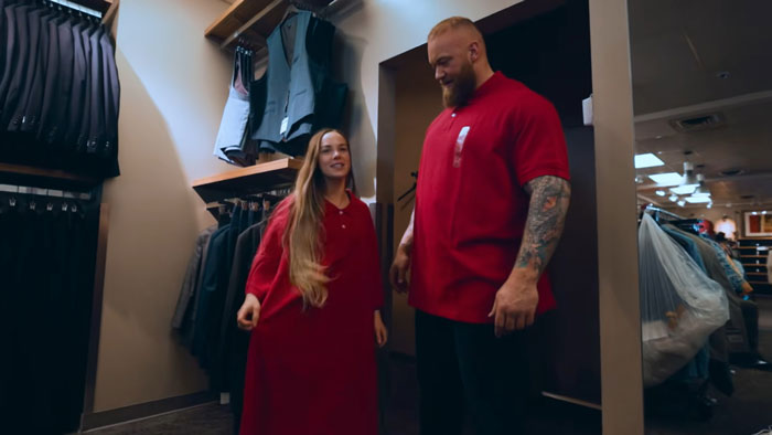Game Of Thrones’ The Mountain Is 6’9”, His Wife Is 5’2”, And She Has An Answer For Curious Fans Game Of Thrones’ The Mountain Is 6’9”, His Wife Is 5’2”, And She Has An Answer For Curious Fans