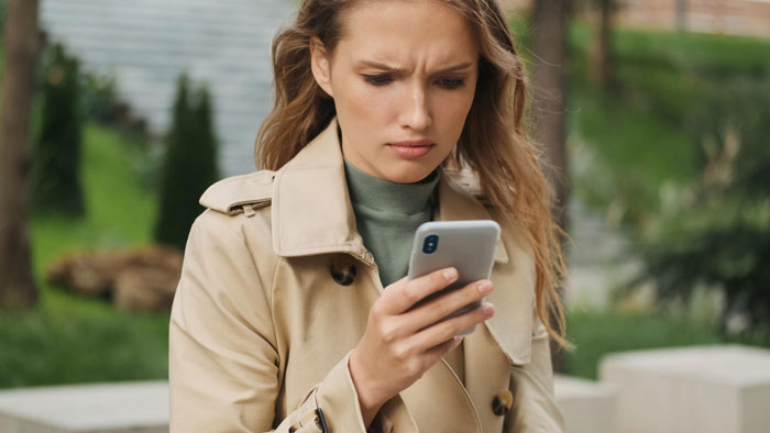 Woman Loses Best Friends After Bachelorette Date Dispute, Friendship Ends With Hurtful Messages Woman Loses Best Friends After Bachelorette Date Dispute, Friendship Ends With Hurtful Messages