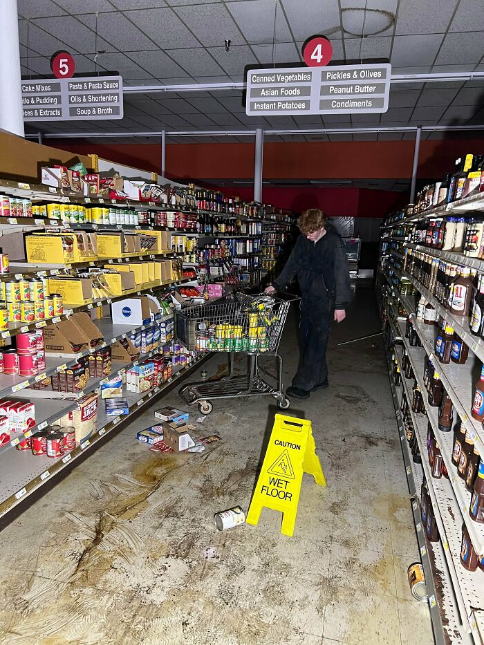 73 Times People Were Exploring Abandoned Places And Found Something Very Unexpected