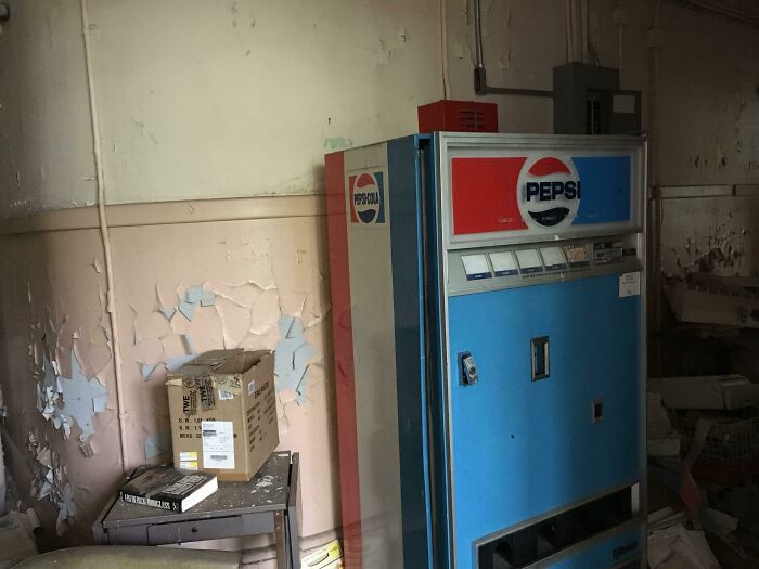 73 Times People Were Exploring Abandoned Places And Found Something Very Unexpected