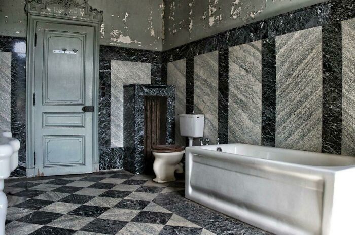 73 Times People Were Exploring Abandoned Places And Found Something Very Unexpected