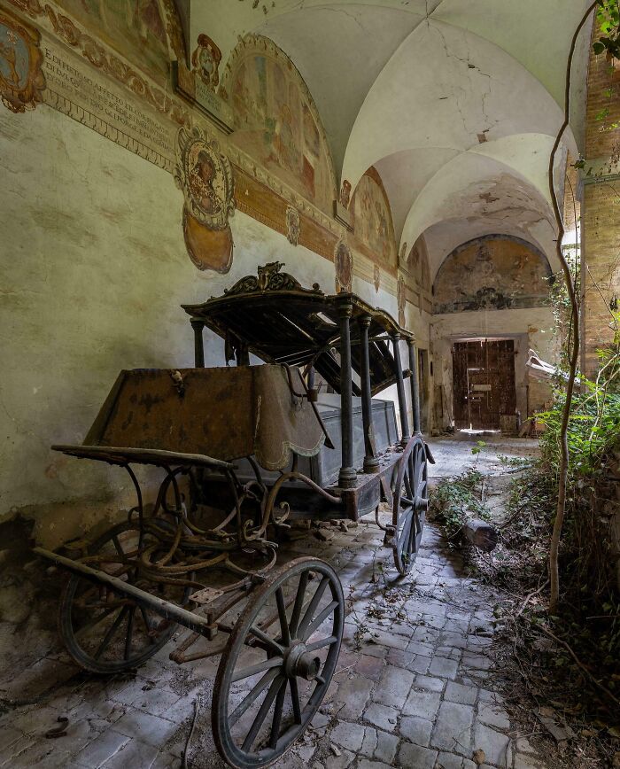 73 Times People Were Exploring Abandoned Places And Found Something Very Unexpected