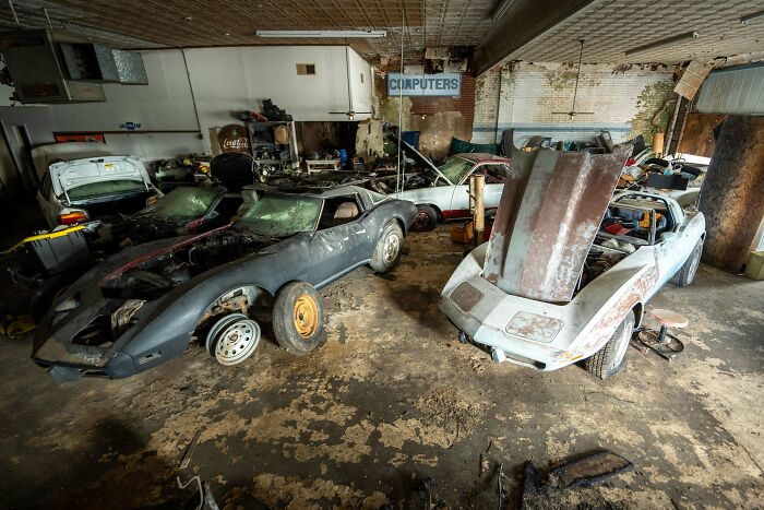 73 Times People Were Exploring Abandoned Places And Found Something Very Unexpected