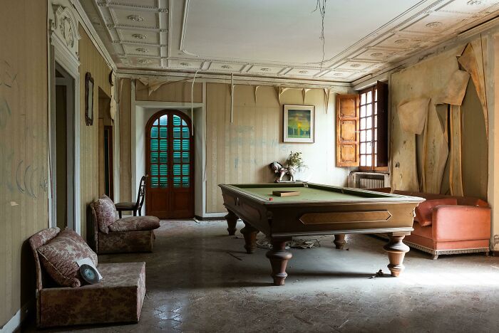 73 Times People Were Exploring Abandoned Places And Found Something Very Unexpected