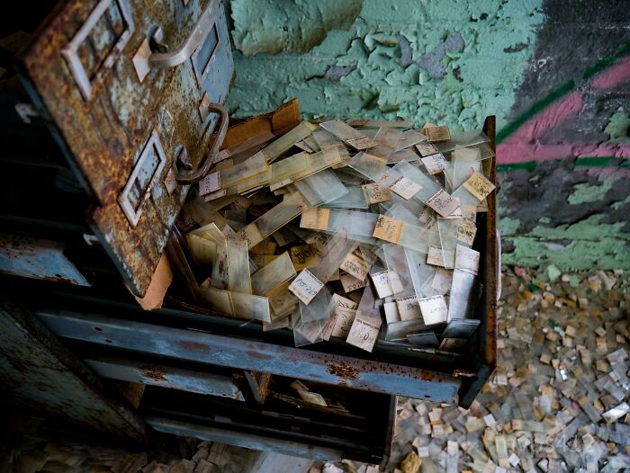 73 Times People Were Exploring Abandoned Places And Found Something Very Unexpected