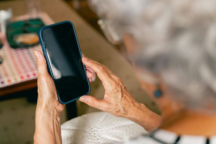 &ldquo;Claw Marks All Over The Inside&rdquo;: 47 Strange Experiences That Still Make People Shiver At The Memory