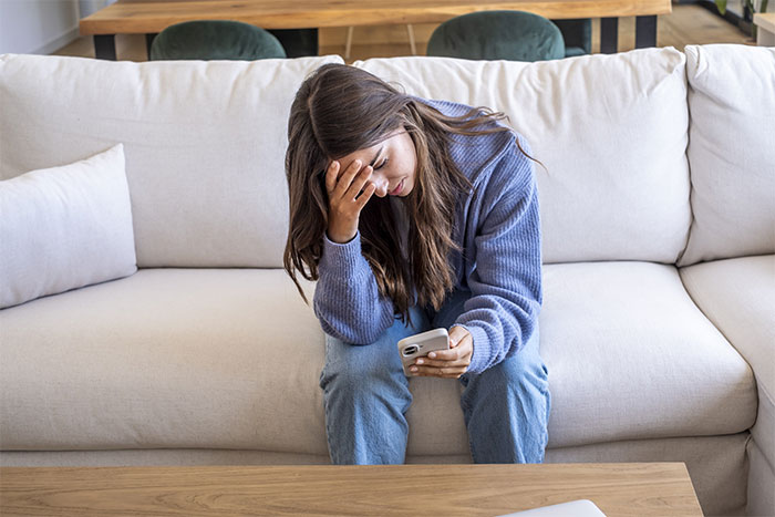 Woman Moves Into Guy’s House, Quickly Decides His Boundaries No Longer Apply