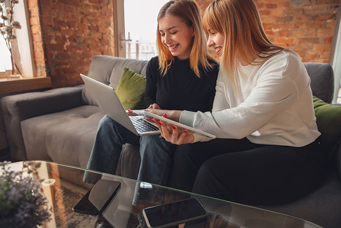 Woman Thinks She&rsquo;s Found A Bestie At Work, Her Wedding Invite List Reveals She&rsquo;s Just A Coworker