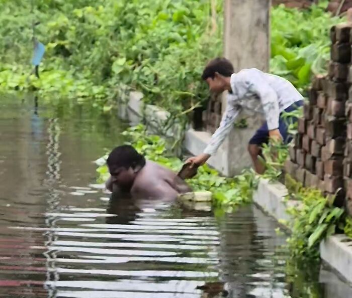 Teen Has Spent The Last 5 Years Inside A Pond, Doctors Left Stunned By His Mysterious Condition Teen Has Spent The Last 5 Years Inside A Pond, Doctors Left Stunned By His Mysterious Condition