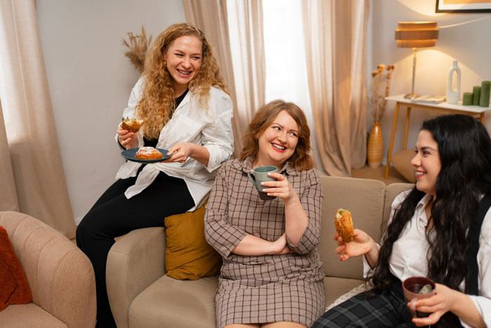 Aunt Treats Family Free Table Tradition Like A Free-For-All, So Homeowner Shuts It Down Aunt Treats Family Free Table Tradition Like A Free-For-All, So Homeowner Shuts It Down