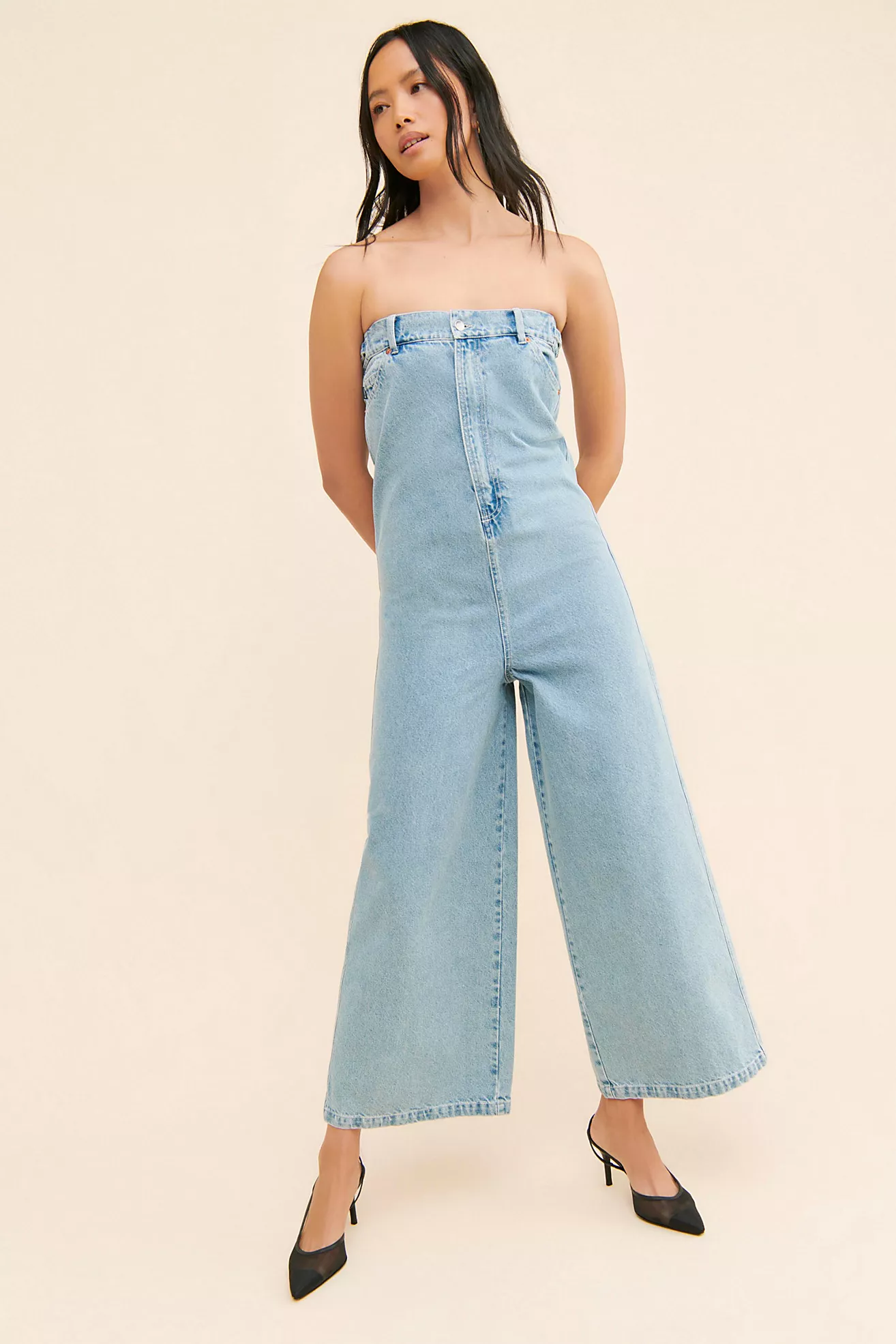 12M People Are Losing It Over This Woman&rsquo;s Demonstration Of Ridiculous Denim Jumpsuit