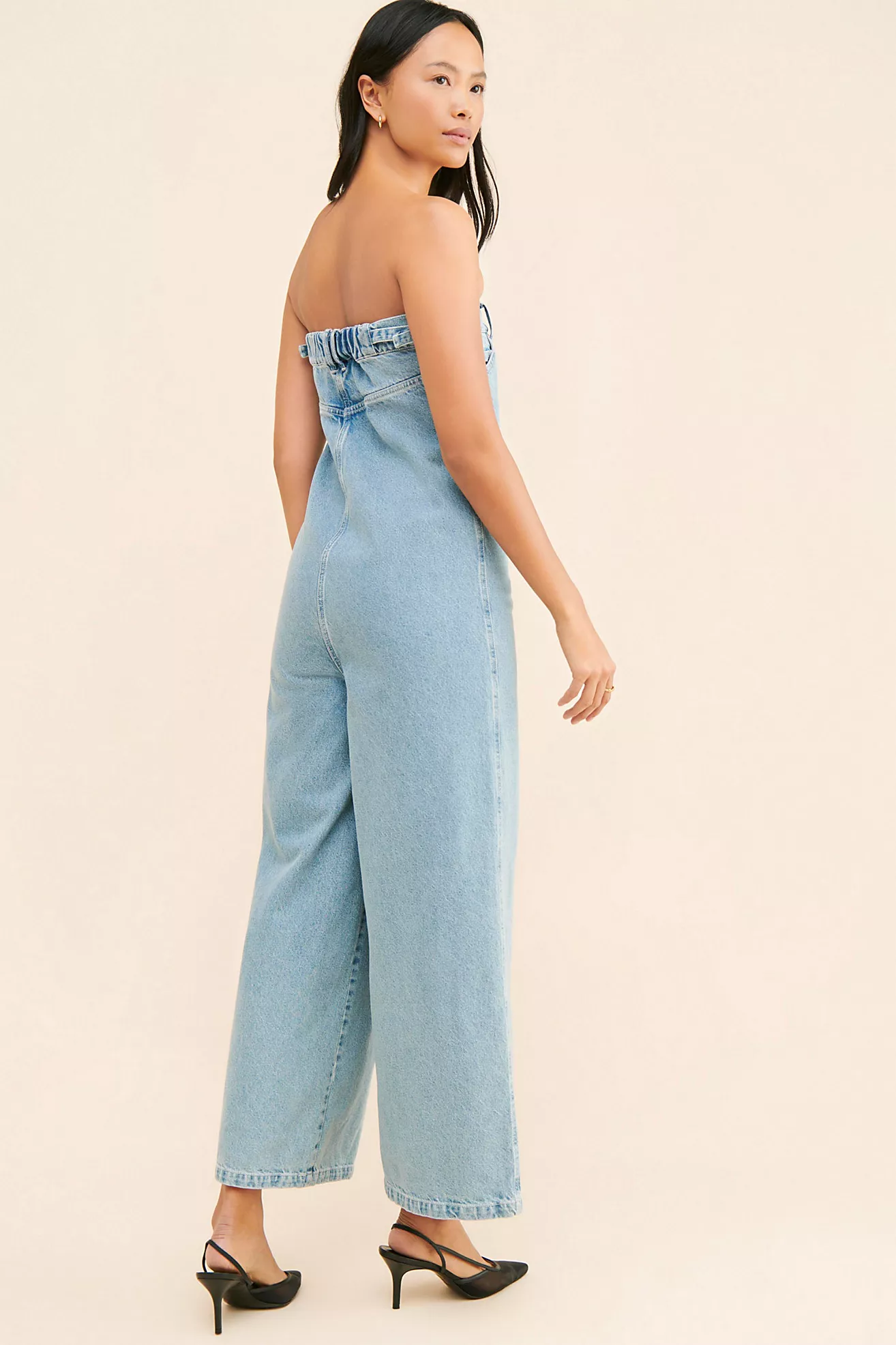 12M People Are Losing It Over This Woman&rsquo;s Demonstration Of Ridiculous Denim Jumpsuit