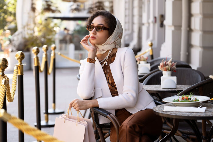 61 Comments From Women That Made Men Go From Planning Date Nights To Planning Their Escape